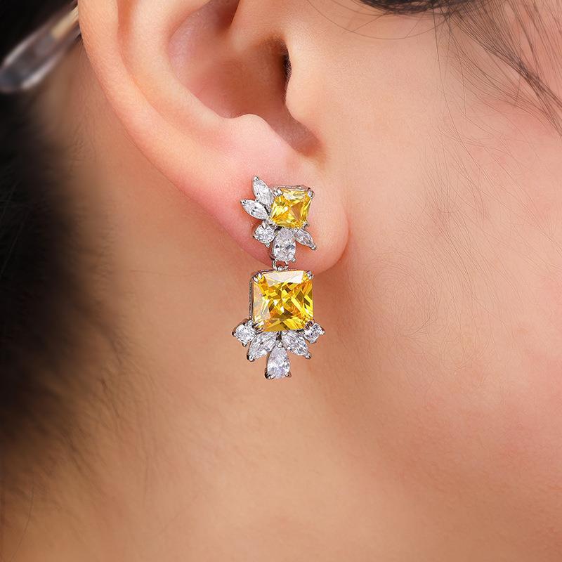 Luxurious Petal Earrings - Palace Noble Vintage Flower Dangle - AstroVerse™