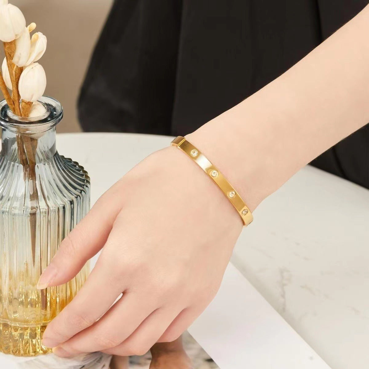 Fashionable and luxurious, European and American minimalist and non fading bracelet - AstroVerse™