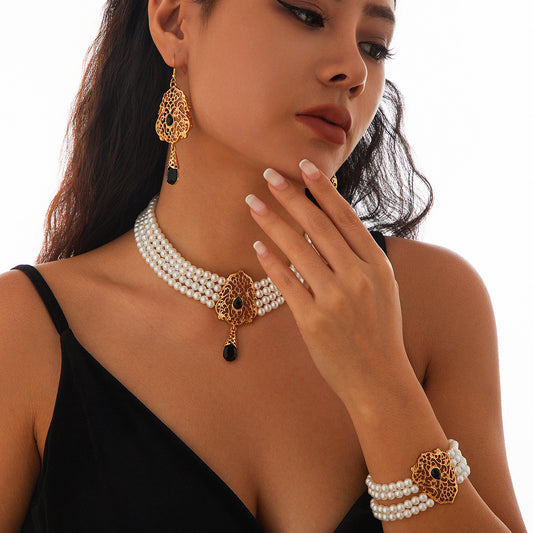 Light luxury retro pearl rhinestone choker necklace set by eprolo featuring elegant pearls and sparkling rhinestones.