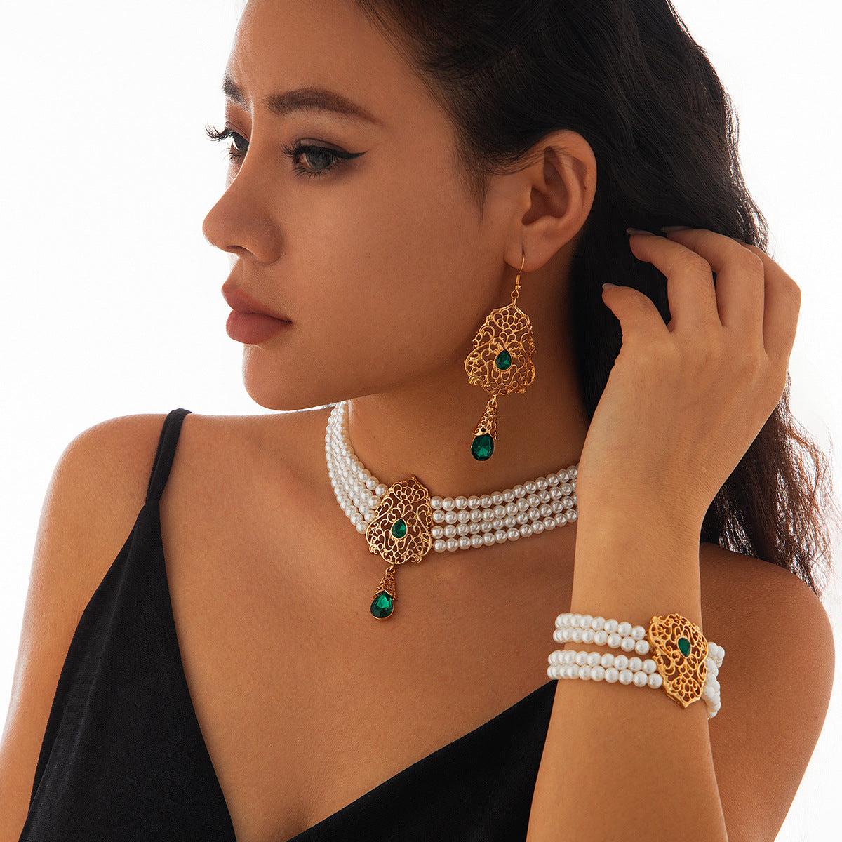 Light luxury eprolo choker necklace set with retro pearl and rhinestone design, elegant jewelry for special occasions