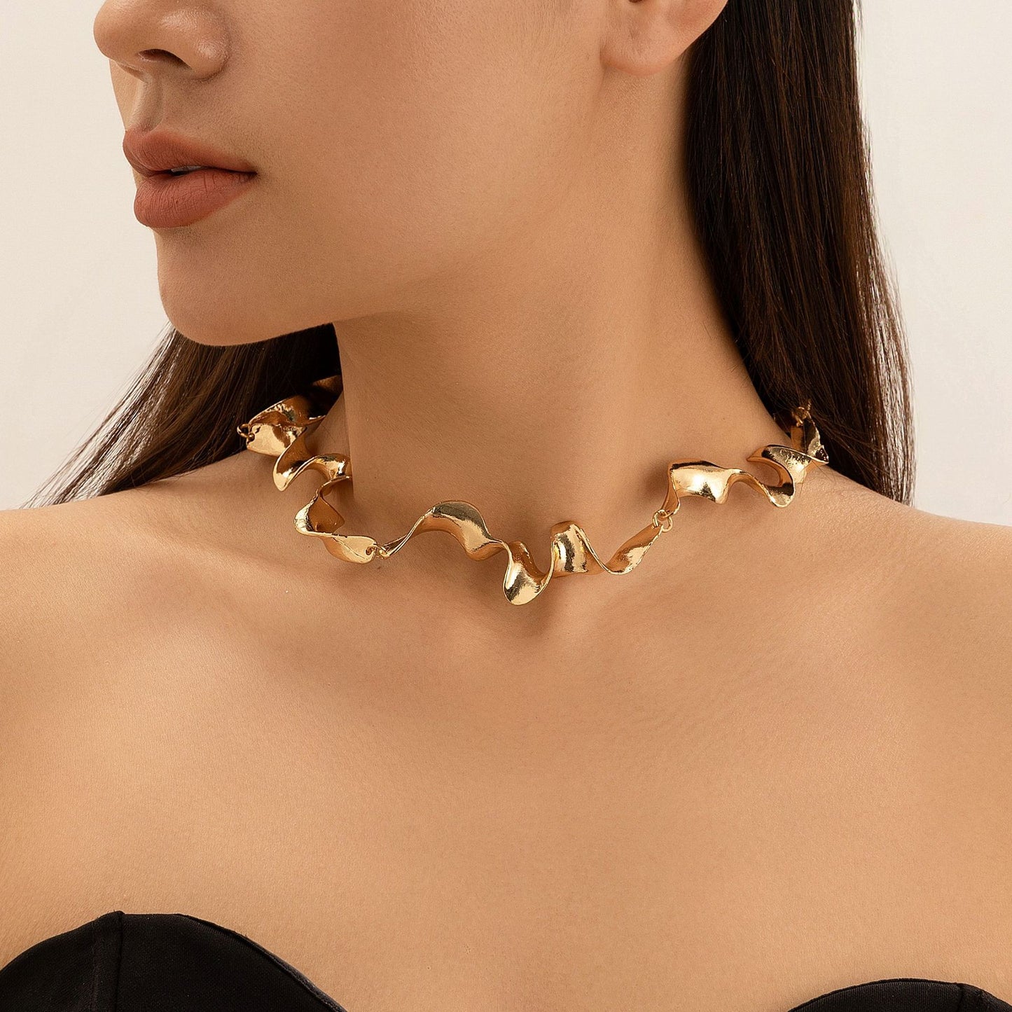 Cold Wind Geometric Twist Design Necklace Spiral Liquid Metal Necklace