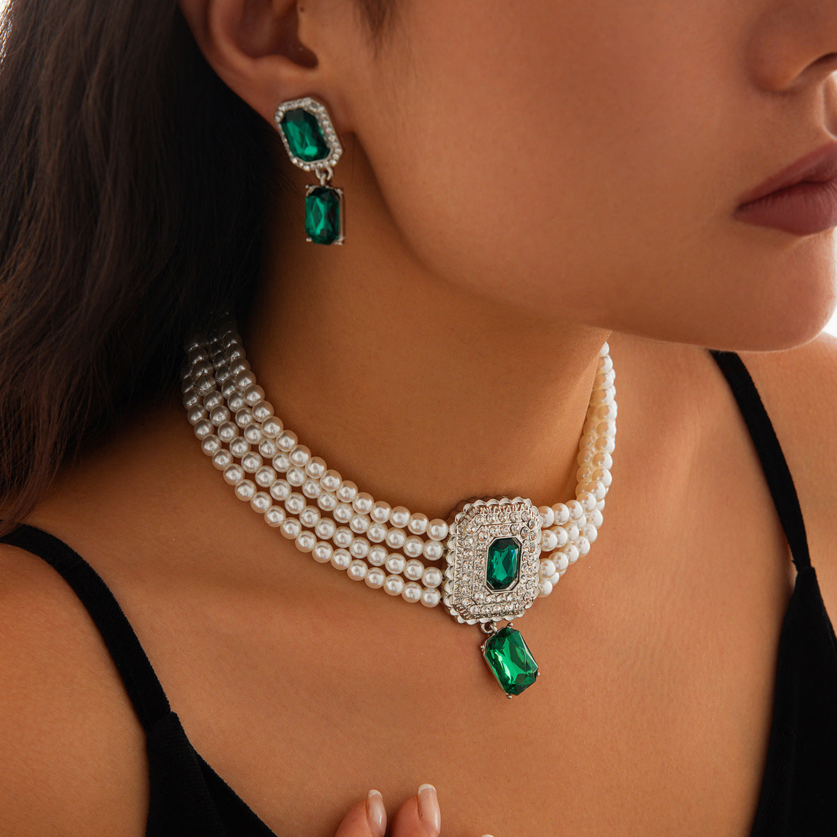 Fashionable imitation pearl necklace set, light luxury geometric alloy multi-layer clavicle chain