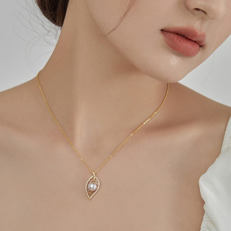 Leaf Necklace Women's Summer Light Luxury High end New Internet Celebrity Versatile Collar Chain Short Style - AstroVerse™