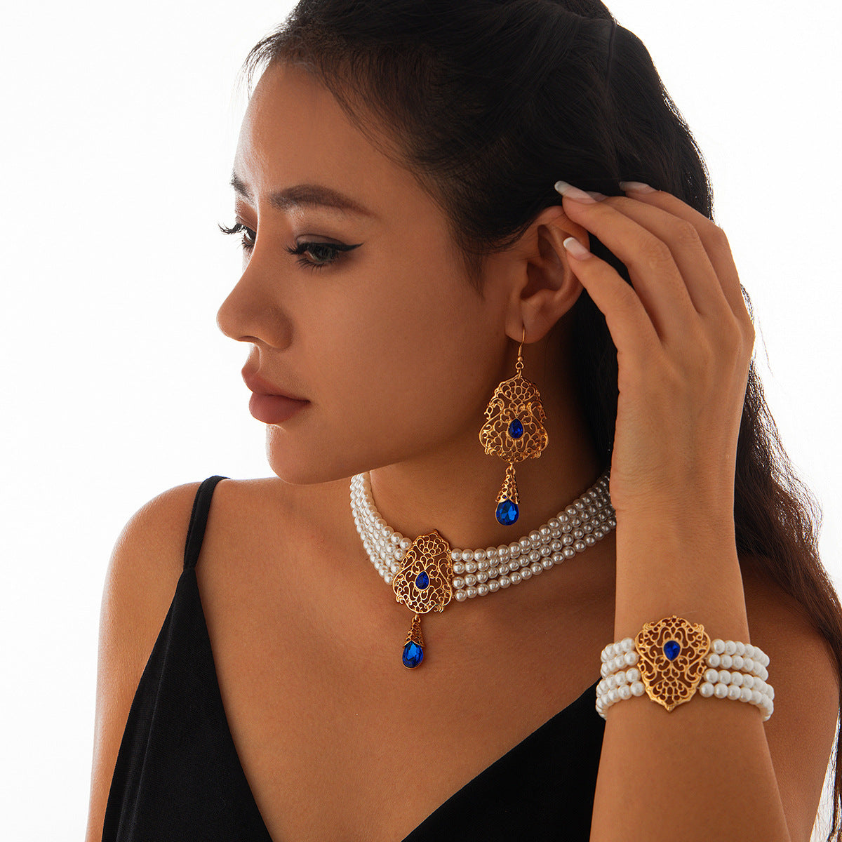 Elegant light luxury choker necklace set with retro pearl and rhinestone details from eprolo, featuring a stylish and sophisticated design.