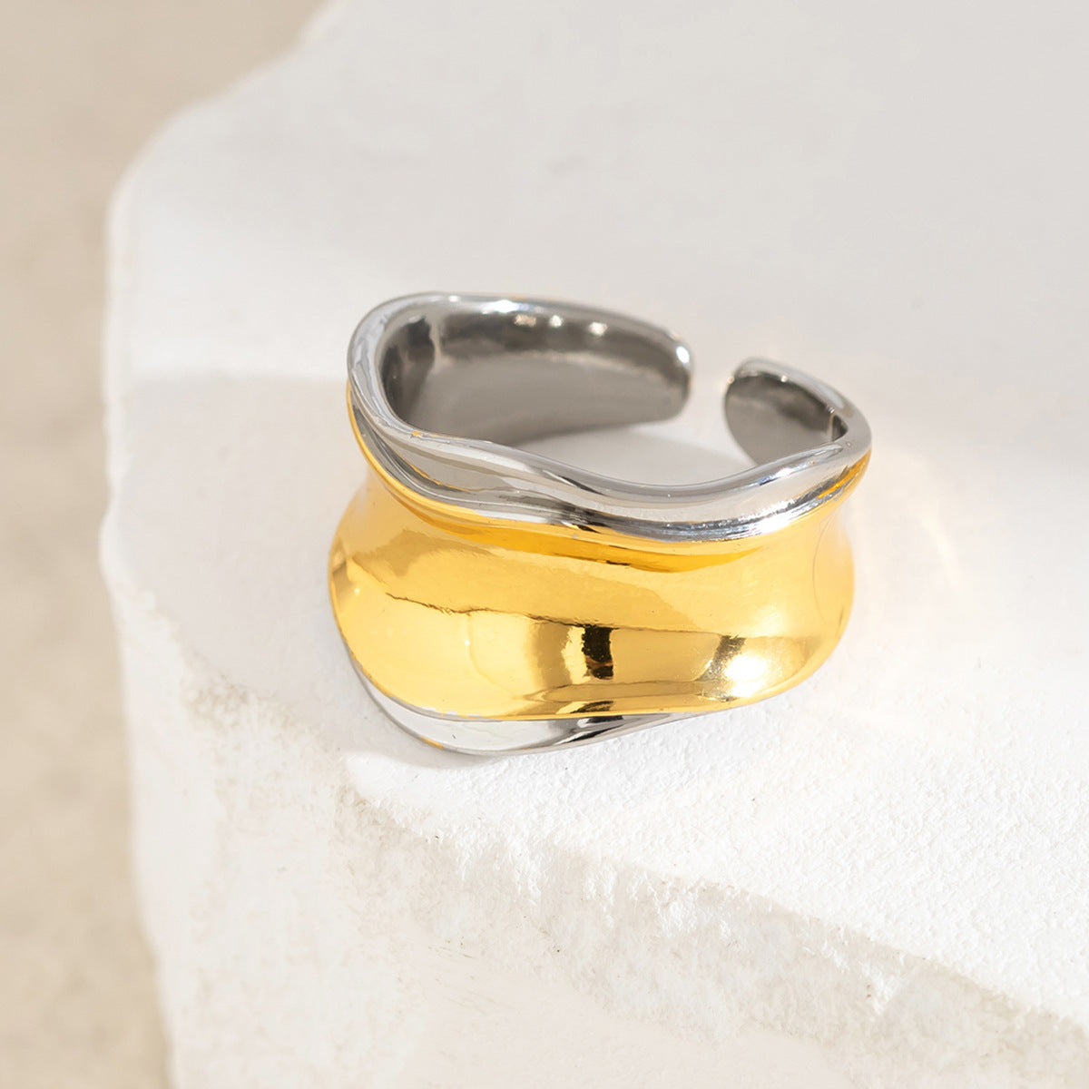 Silver alloy ripple ring with irregular concave and convex design, featuring exaggerated curves and simple personalized style.