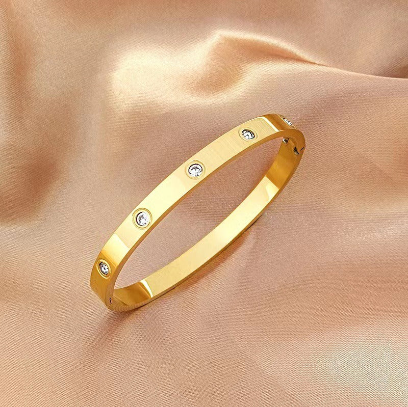 Fashionable and luxurious, European and American minimalist and non fading bracelet - AstroVerse™
