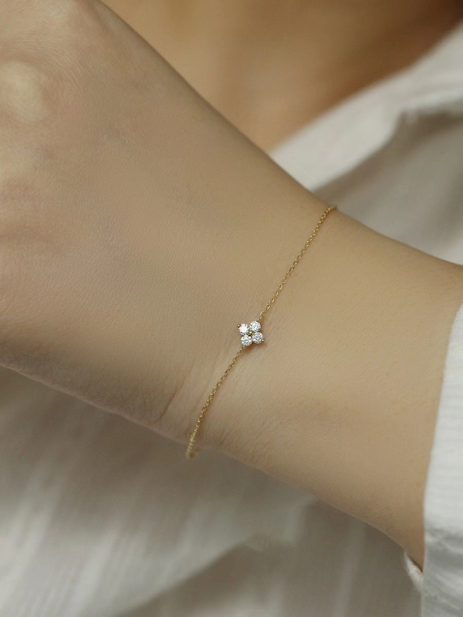 Sterling silver mini flower zircon bracelet for girls, gold-plated lucky jewelry with delicate design and fine craftsmanship.