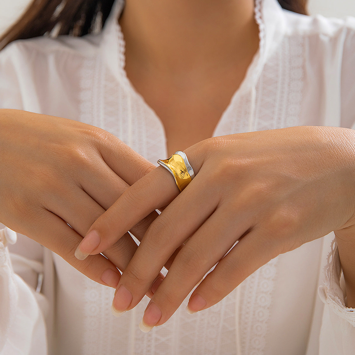 Eprolo retro irregular ripple ring with exaggerated concave and convex design, simple personalized alloy handpiece on a white background.