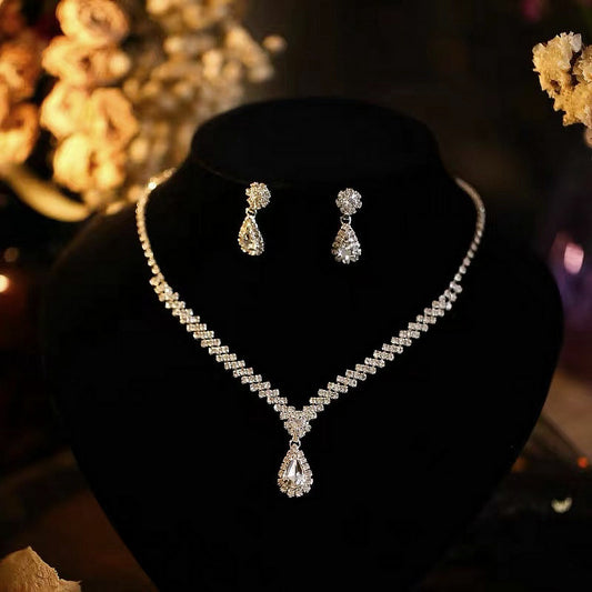 Eprolo claw chain water drop necklace and earrings set with elegant water drop pendants and matching jewelry pieces.