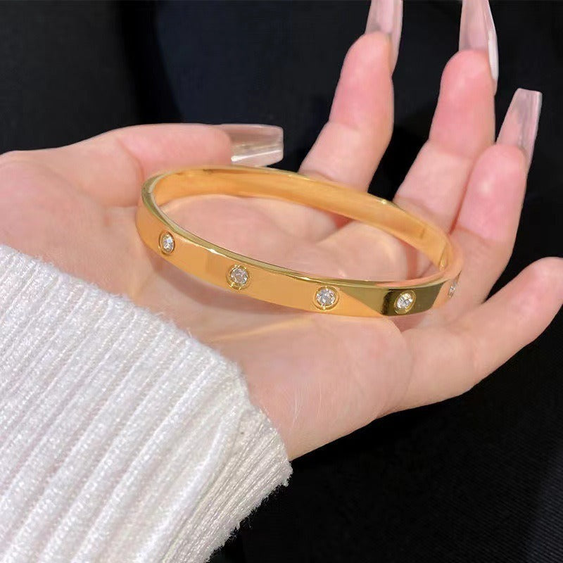 Fashionable and luxurious, European and American minimalist and non fading bracelet - AstroVerse™