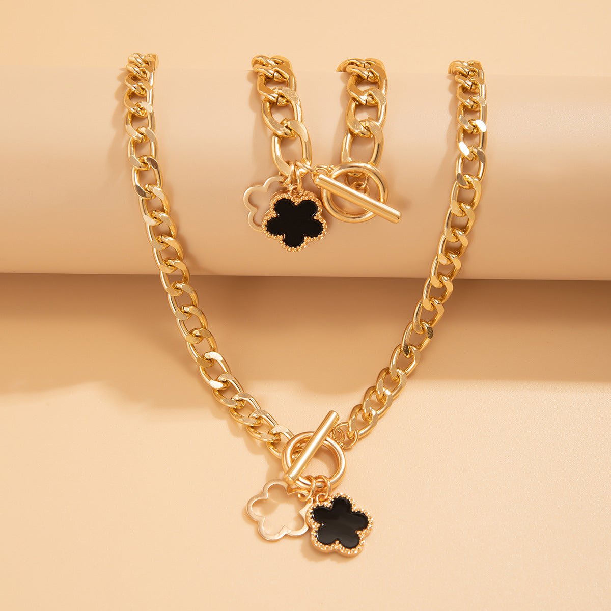 Five petal flower necklace, niche, light luxury design, high-end feeling, collarbone chain