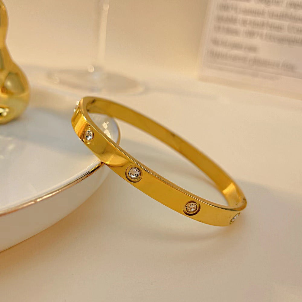 Fashionable and luxurious, European and American minimalist and non fading bracelet - AstroVerse™