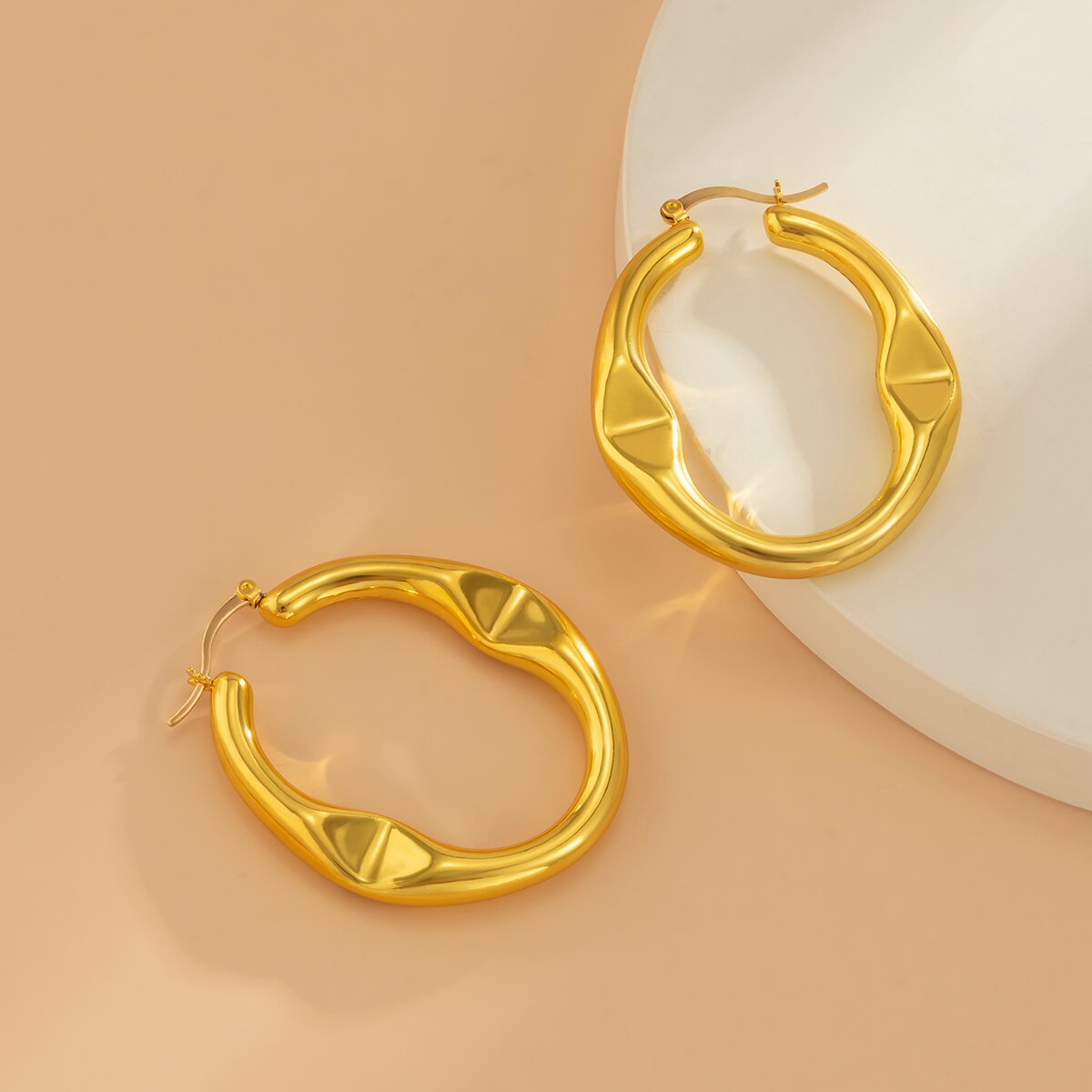 Personality Metal U-Shaped Hollow Geometric Earrings Women's Business All-Match Oval Crease Earrings