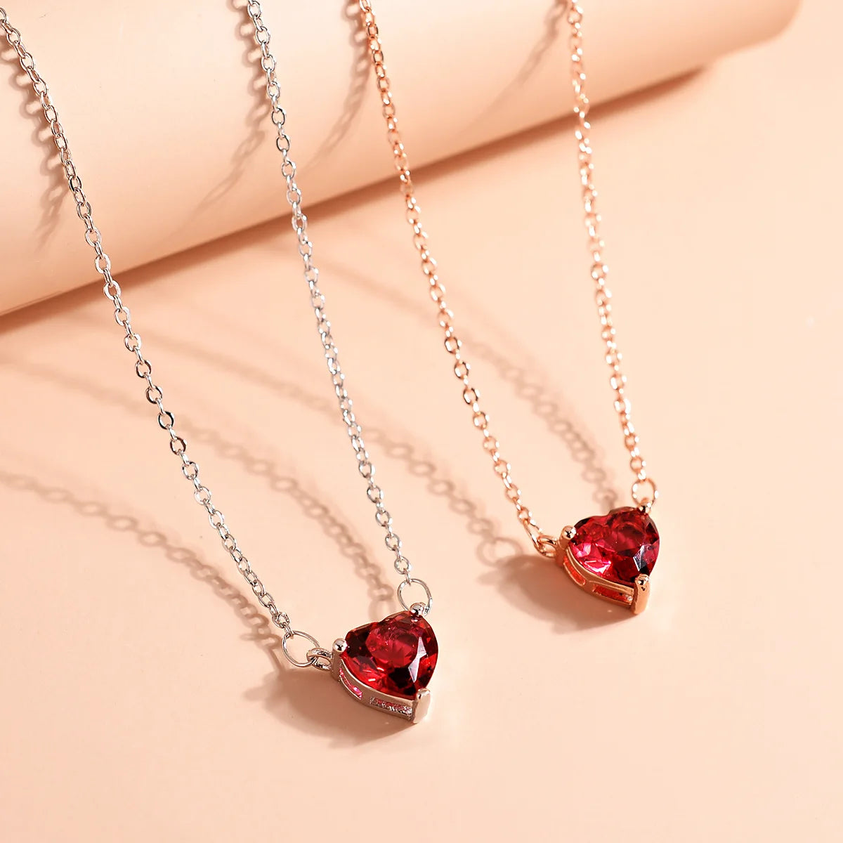 Exquisite Red Heart Pendant Necklace Cubic Zirconia Crystal Chain Necklace for Women Short Necklace Charm Jewelry Gifts