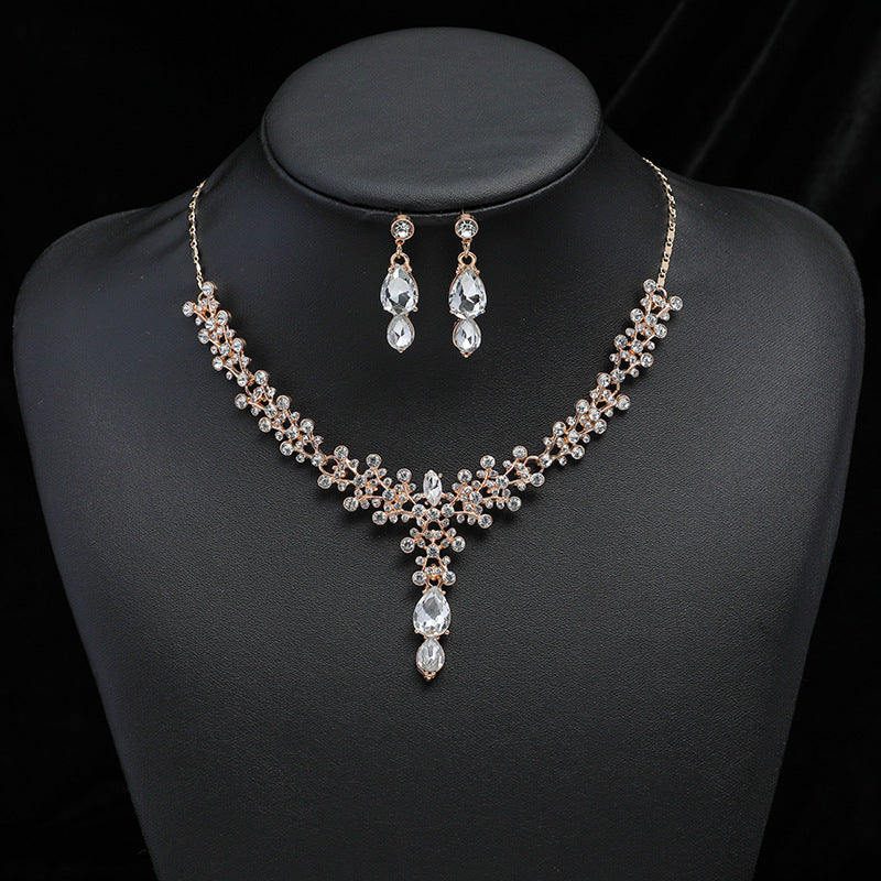 Light luxury female clavicle chain by eprolo, versatile sweater chain with delicate design, worn around the neck.