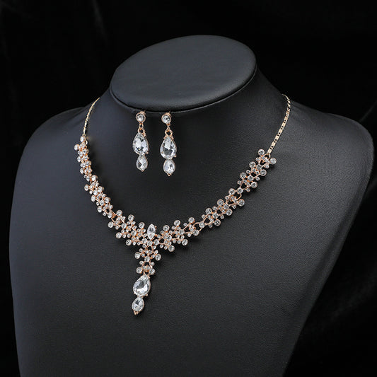 Eprolo light luxury female versatile clavicle chain layered over a sweater, showcasing elegant jewelry style.