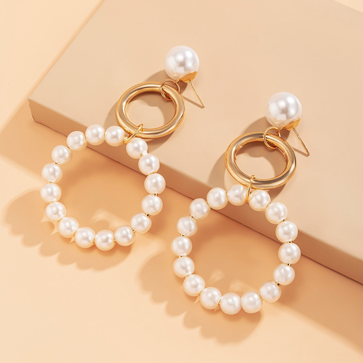 Retro Temperament Cold Wind Imitation Pearl Earrings Female Simple Geometric Metal Large Hoop Earrings