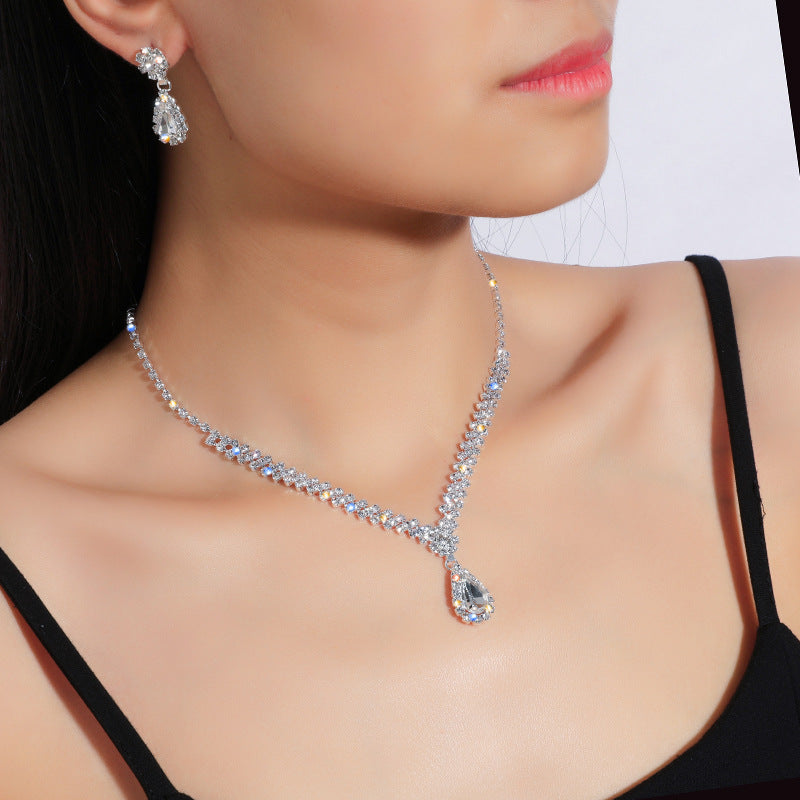 Water drop necklace and earrings set featuring claw chain design by eprolo, with elegant dangling water drop pendants and matching earrings.