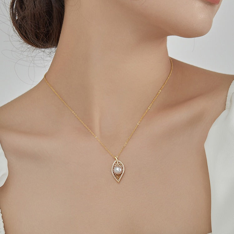Leaf Necklace Women's Summer Light Luxury High end New Internet Celebrity Versatile Collar Chain Short Style - AstroVerse™