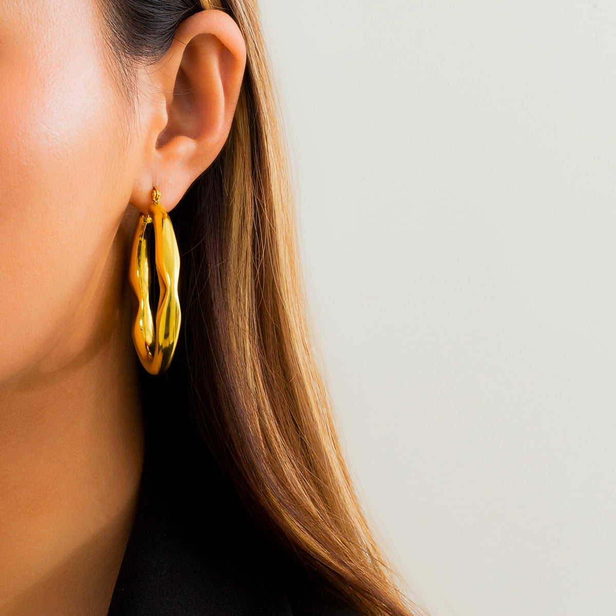 Personality Metal U-Shaped Hollow Geometric Earrings Women's Business All-Match Oval Crease Earrings