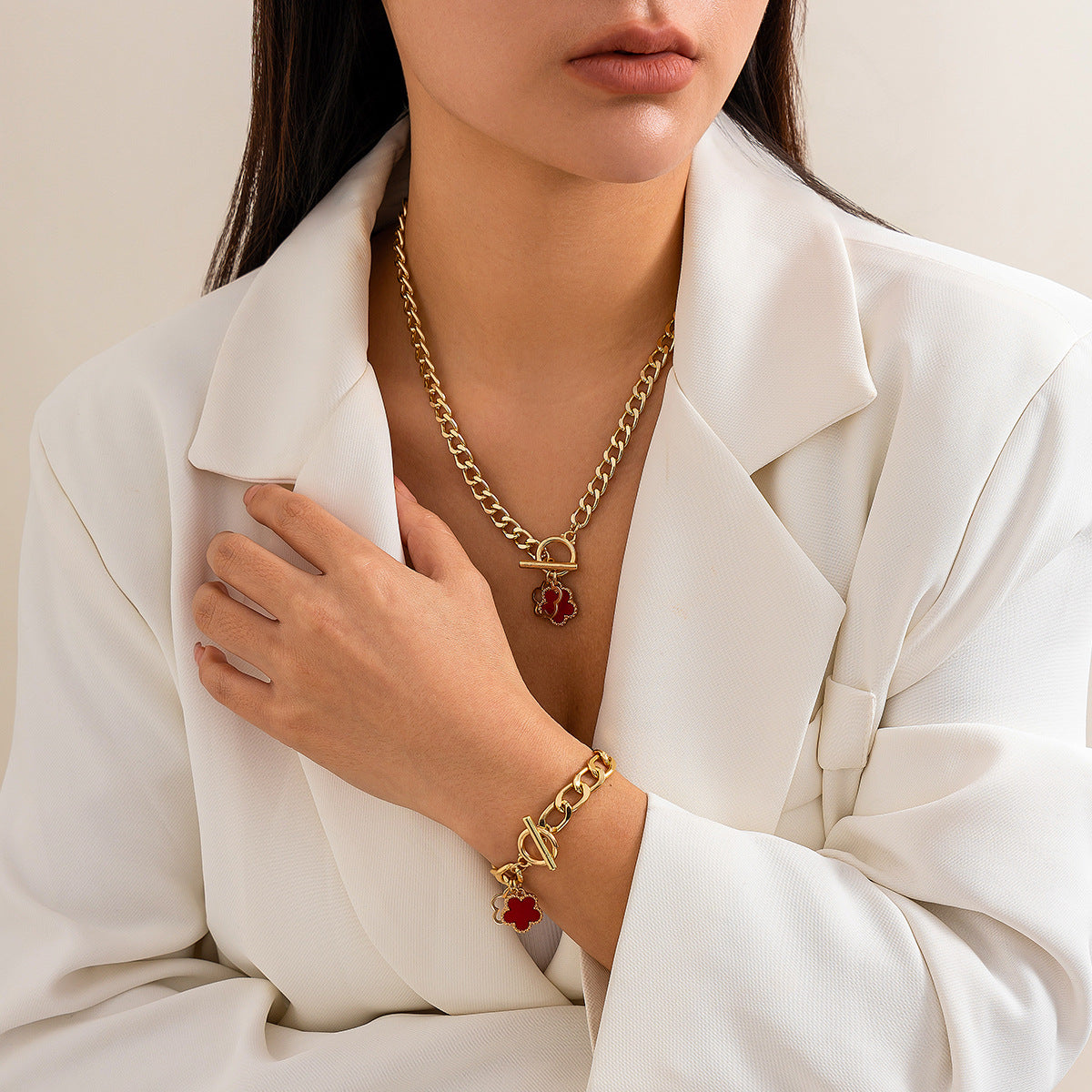 Five petal flower necklace, niche, light luxury design, high-end feeling, collarbone chain