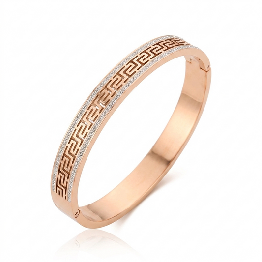 Elegant retro-inspired luxury bracelet by eprolo featuring niche design and high-end craftsmanship, showcased in a stylish image.