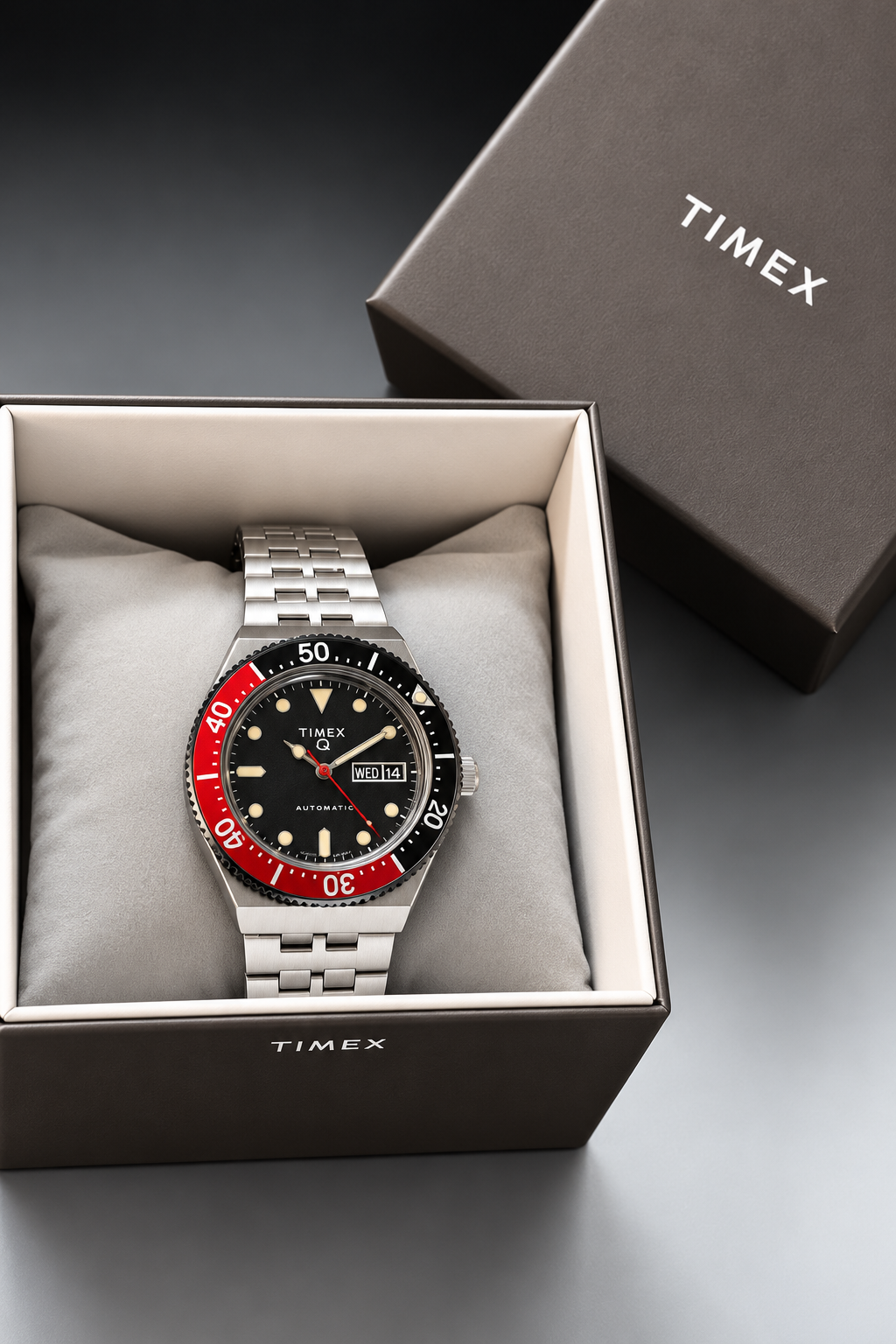 Ticora Timex automatic stainless steel watch displayed in a presentation box, showcasing its sleek design and metal band.